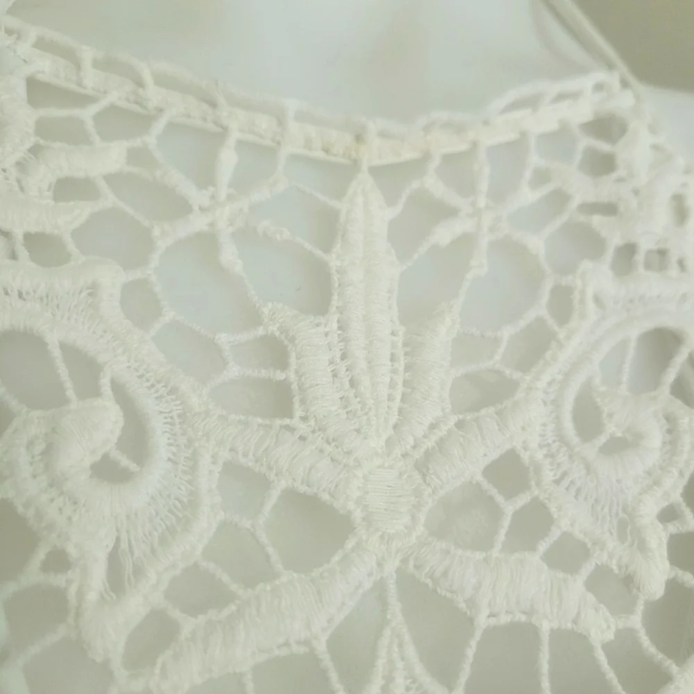 BECCA High Neck Crochet Floral Lace Bikini Top L EUC White Halter - Picture 3 of 10
